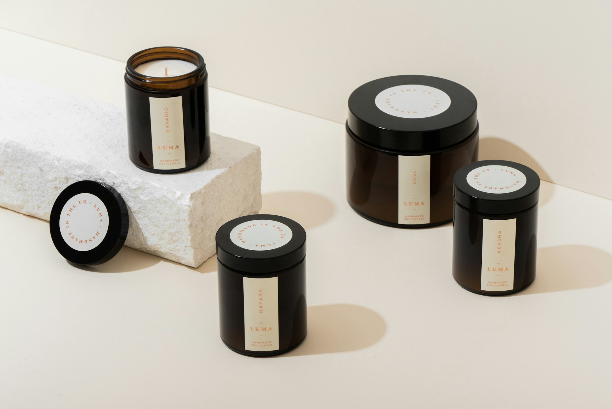 Travel tin, 8 oz or 16 oz: which candle size suits your room